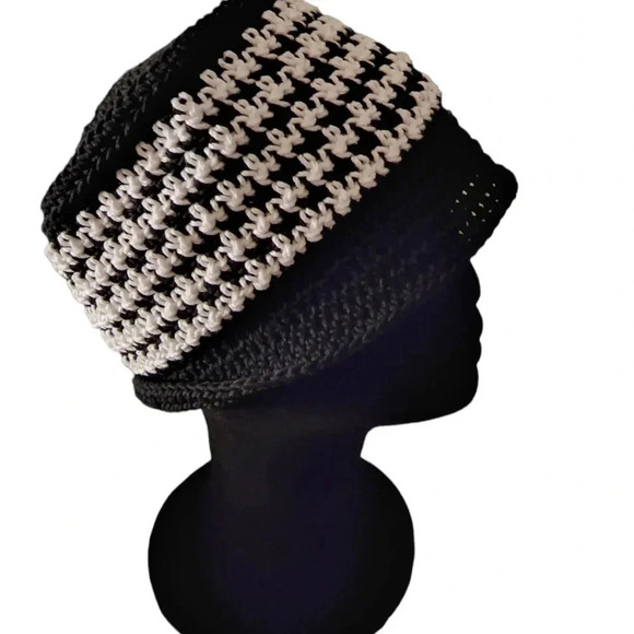 Handmade Crochet Ladies Houndstooth Beanie. main image 8